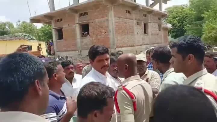 హకీంపేట గ్రామసభలో ఉద్రిక్తత