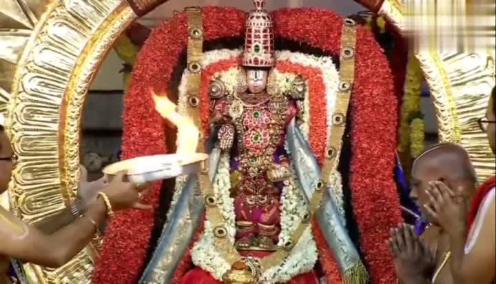 తిరుమలలో సూర్యప్రభ వాహనంపై శ్రీవారి దర్శనం