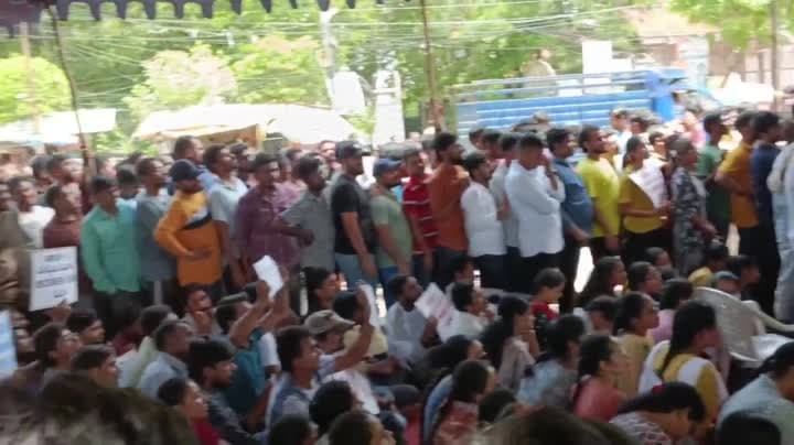 ధర్నా చౌక్ వద్ద విద్యార్థుల నిరసన