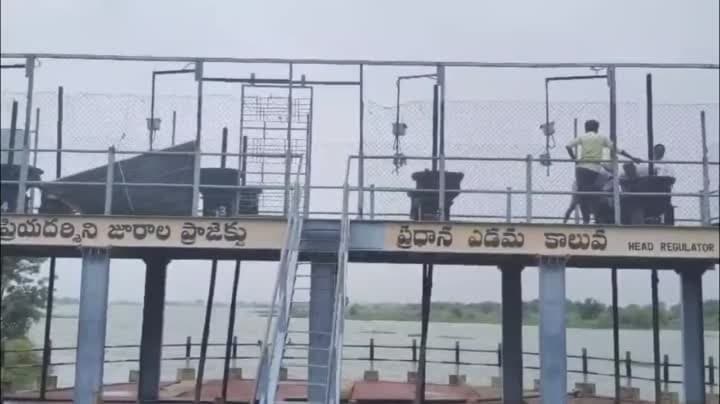 జూరాల కాలువలకు నీటి విడుదల