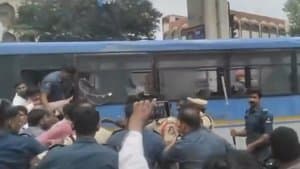 గాంధీ భవన్ వద్ద ఉద్రిక్తత