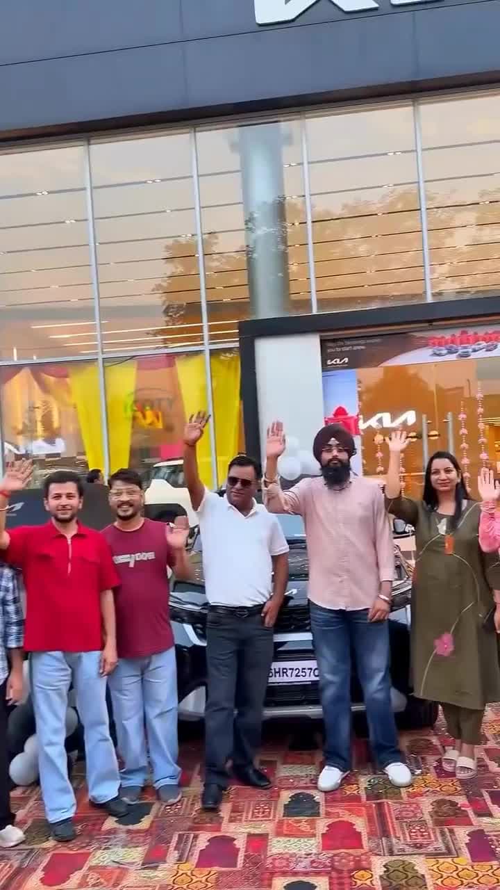 దీపావళి గిఫ్ట్‌గా ఉద్యోగులకు కార్లు