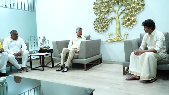 చంద్రబాబుతో సమావేశమైన తమిళనాడు సీఎం విజయ్
