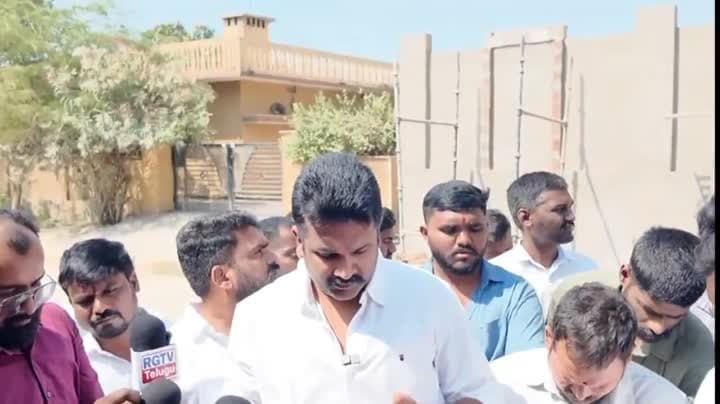 స్కూల్ ఫీజులపై క్రిశాంక్ విమర్శలు