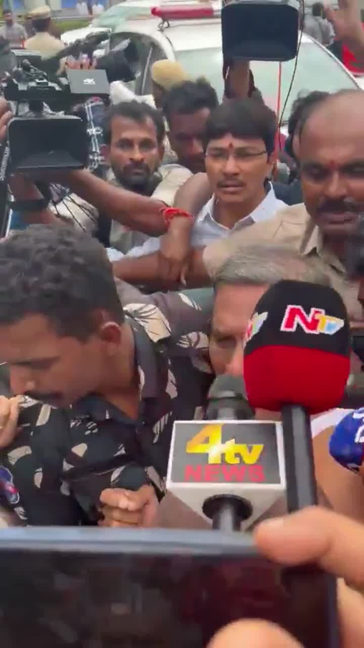 హరీశ్ రావును అరెస్ట్ చేసి తరలించిన పోలీసులు - Udayam