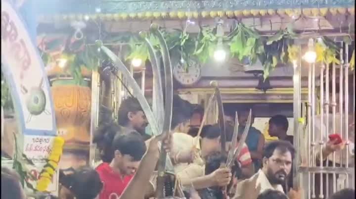 అమలాపురంలో ప్రారంభమైన విజయ బేతాళ స్వామి ఆయుధపూజ
