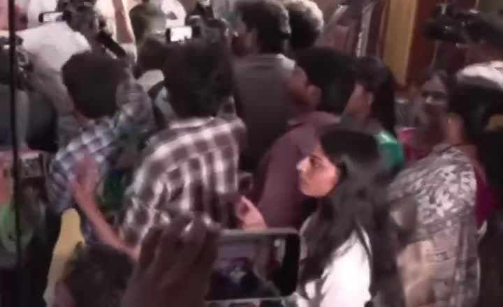 ఫిల్మ్ చాంబర్‌ వద్ద ఉద్రిక్తత