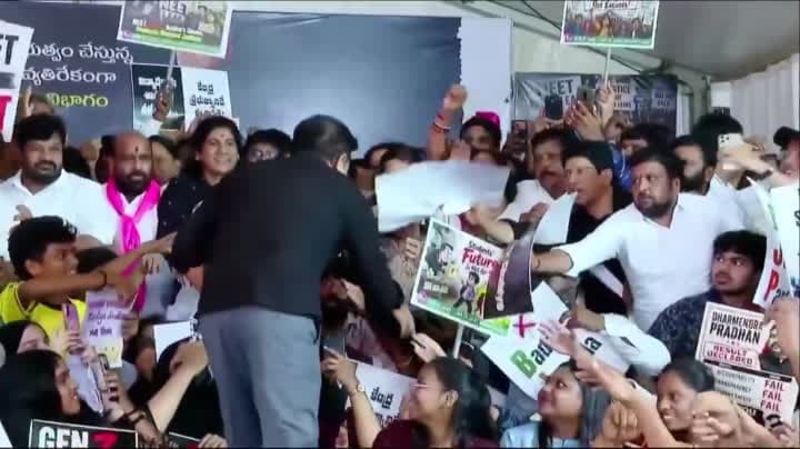 ఢిల్లీ విద్యార్థుల ఉద్యమానికి కేటీఆర్ మద్దతు