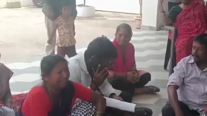 ఎమ్మెల్యే క్యాంప్ కార్యాలయం వద్ద కుటుంబం ఆందోళన - Udayam