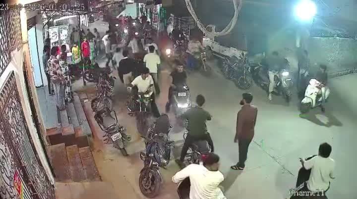 గోల్కొండలో అర్ధరాత్రి రెండు గ్రూపుల మధ్య ఘర్షణ