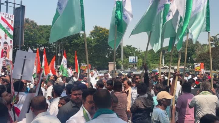 హైదరాబాద్‌లో జ్ఞానేశ్‌ కుమార్‌పై కాంగ్రెస్‌ నిరసన