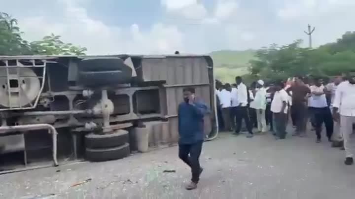 అనంతగిరి ఘాట్‌రోడ్డులో బస్సు బోల్తా