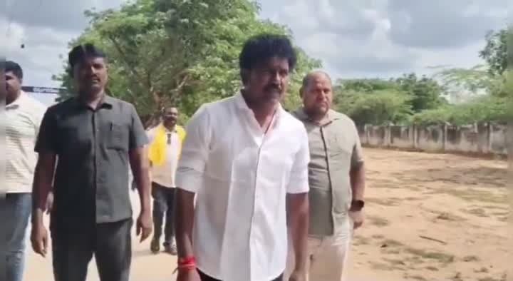 టీడీపీ జెడ్పీటీసీ అభ్యర్థిగా పరిటాల శ్రీరామ్ నామినేషన్