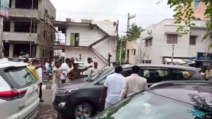 నారాయణ స్వామిపై దాడి ఆరోపణలు