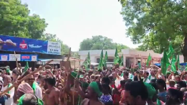 నల్లమల ఆదివాసీల హక్కుల కోసం పాటలతో ఆదివాసీల ఆందోళన