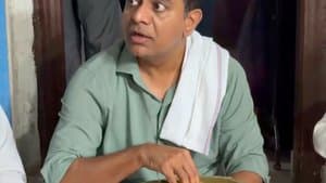 కార్యకర్త ఇంట్లో కేటీఆర్ భోజనం