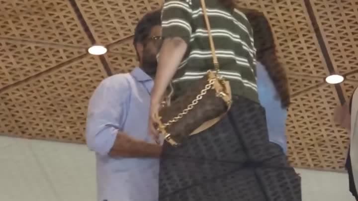 విక్కీ కౌశల్‌ చేతికి ఐఫోన్‌ 18