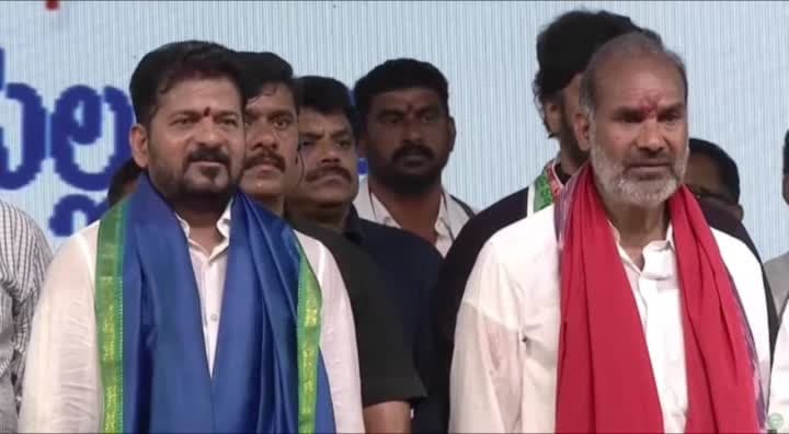 తెలంగాణ రాష్ట్ర గీతాలాపనతో ప్రారంభమైన సిరిసిల్ల సభ