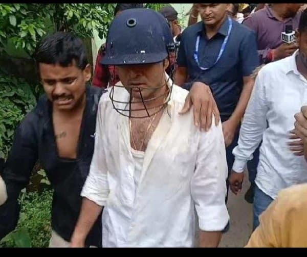 ఎంపీ అభిషేక్ బెనర్జీపై రాళ్లు, గుడ్లతో దాడి