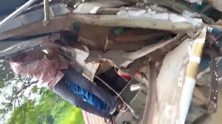 ఆర్టీసీ బస్సును ఢీకొట్టిన టిప్పర్