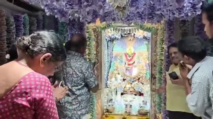 4.5 కోట్ల నోట్లతో అమ్మవారి అలంకరణ