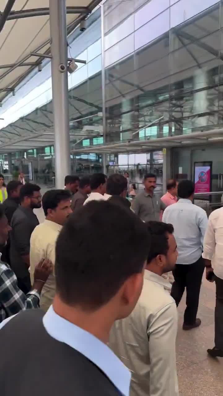 కర్ణాటకకు తెలంగాణ మంత్రులు, ఎమ్మెల్యేలు