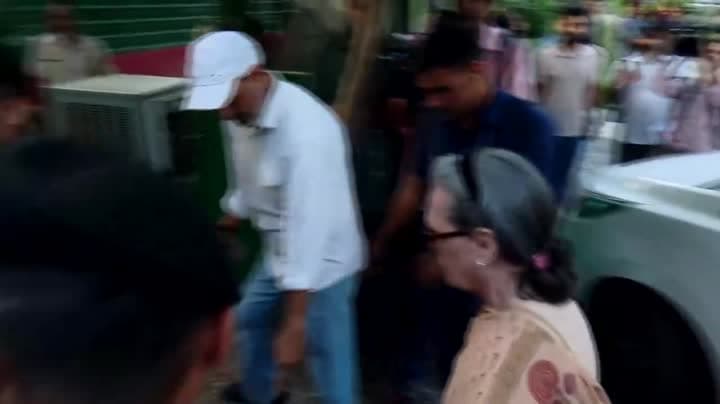 రాహుల్ గాంధీ నివాసంలో ప్రతిపక్ష నేతల భేటీ