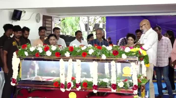 షావుకారు జానకి అంత్యక్రియలు పూర్తి