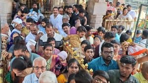 శివాలయాలకు పోటెత్తిన భక్తులు