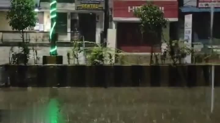 ఏపీలో పలు జిల్లాల్లో అర్ధరాత్రి భారీ వర్షాలు