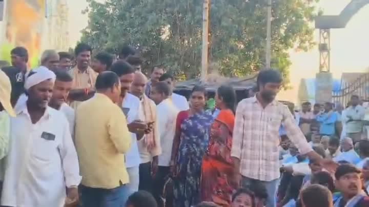 ధాన్యానికి మద్దతు ధర పెంచాలని రైతుల రాస్తారోకో