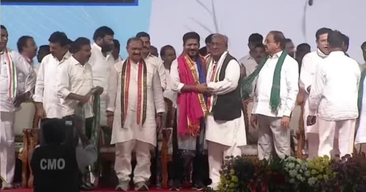 సీఎం రేవంత్‌రెడ్డితో వి.హెచ్. హనుమంతరావు