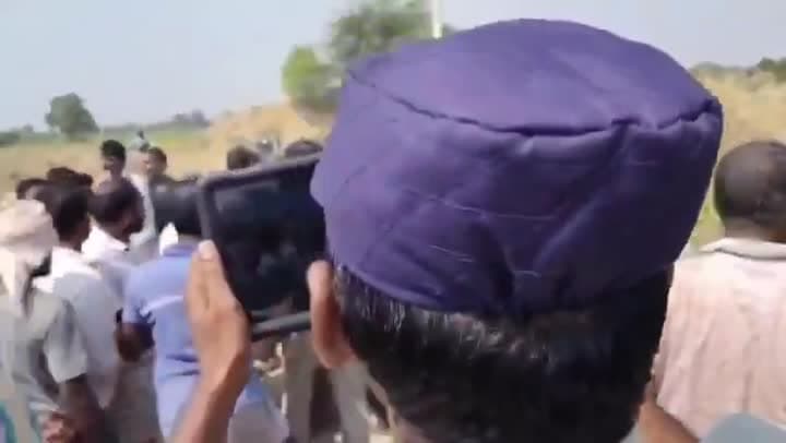 సాగునీటి కోసం రెండు గ్రామాల రైతుల మధ్య ఘర్షణ