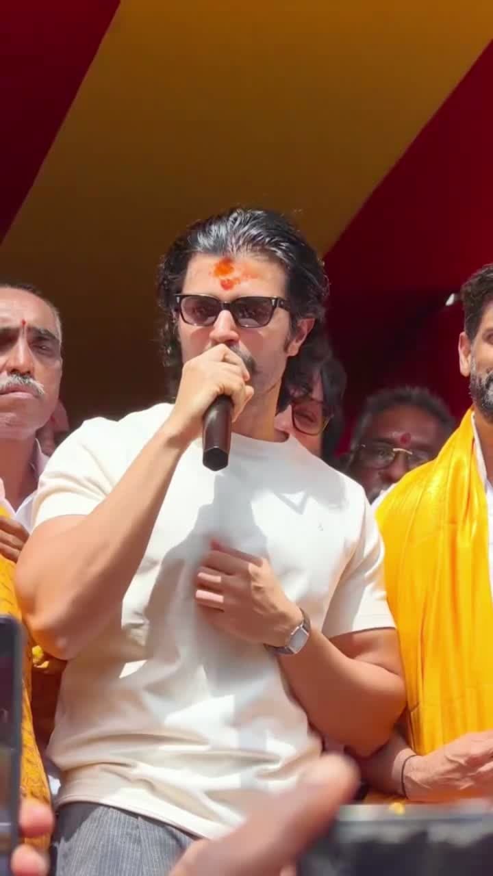 మహంకాళి అమ్మవారిని దర్శించుకున్న విజయ్ దేవరకొండ