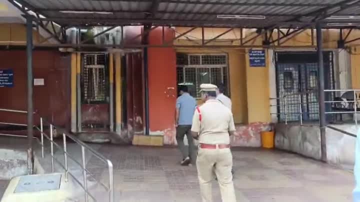 రాత్రంతా స్టేషన్ లోనే