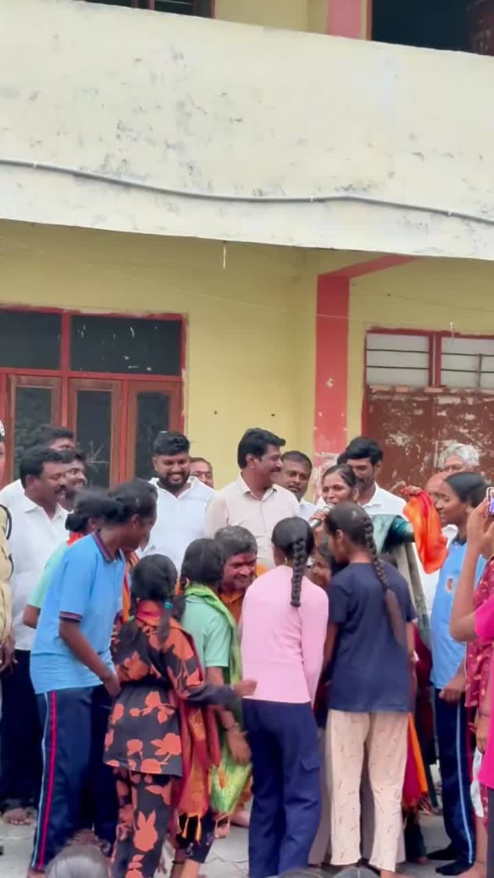 గురుకుల పాఠశాలలో మంత్రి పొన్నం తనిఖీ