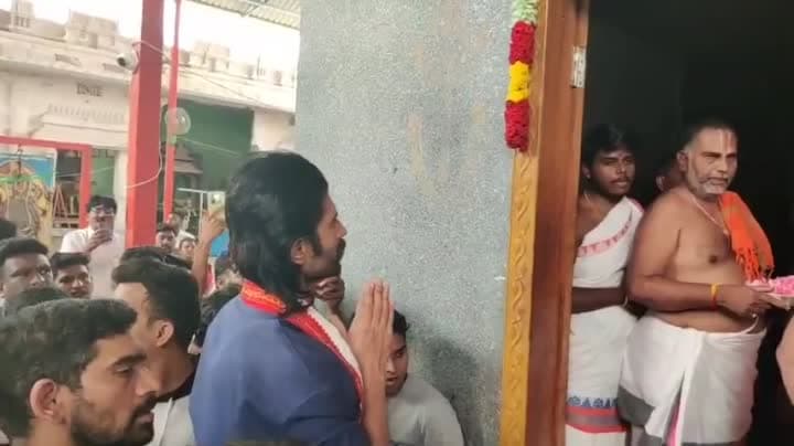 కసాపురం ఆంజనేయస్వామిని దర్శించుకున్న విజయ్ దేవరకొండ