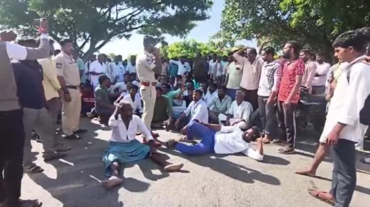 విద్యుత్ కోసం రైతుల రాస్తారోకో