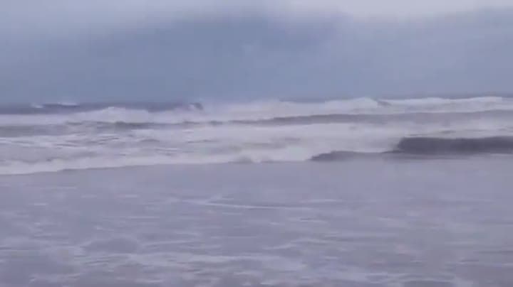 బందరు తీరంలో ఉగ్రరూపం దాల్చిన సముద్రం