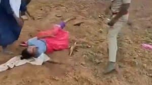 ఆదివాసీ మహిళపై అటవీశాఖ అధికారుల దాడి