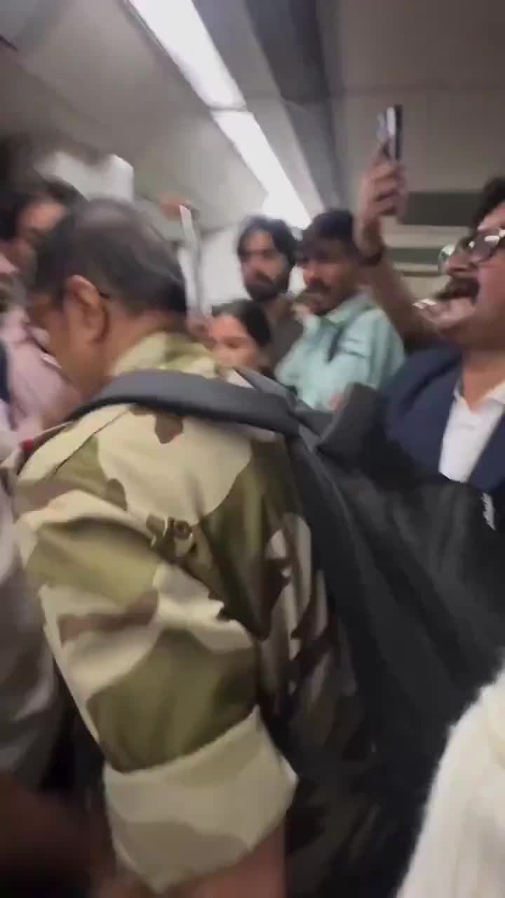 యువతి ఫొటోలు తీసిన CISF జవాన్‌ సస్పెండ్‌