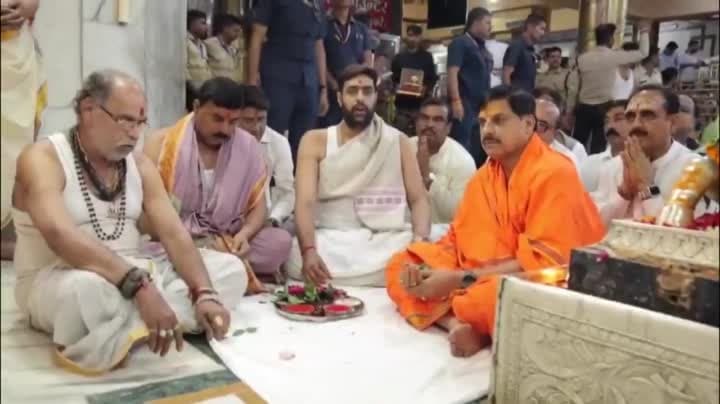 మహాకాళేశ్వర ఆలయంలో సీఎం శివరాజ్ సింగ్ చౌహాన్ పూజలు