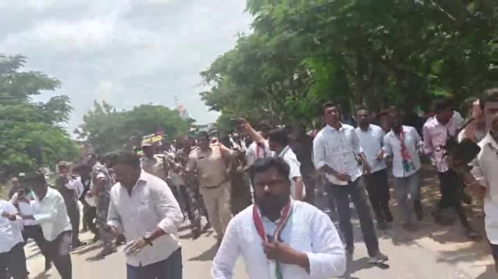 ప్రజాస్వామ్యానికి ప్రమాదకర సంకేతం - Udayam