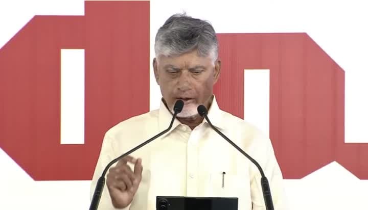ప్రజల మధ్య ఉండేవాడే ముఖ్యమంత్రి: చంద్రబాబు