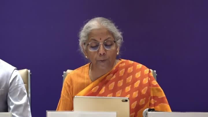 వ్యాపారస్తులు, పన్ను చెల్లింపుదారులకు కాస్త ఊరట