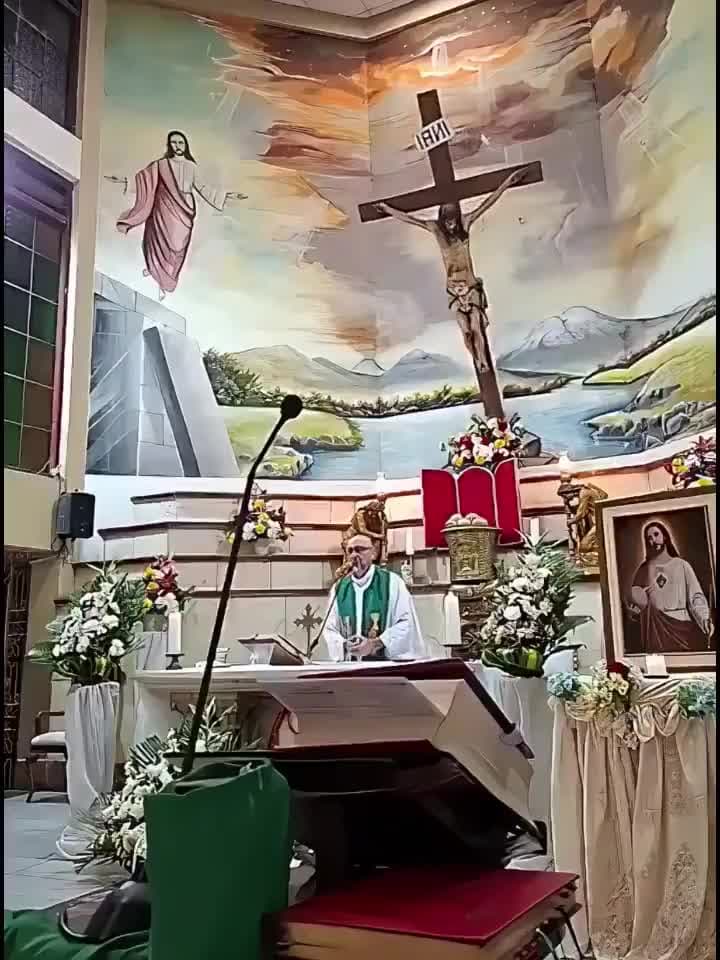 ప్రార్థనల వేళ కూలిన శిలువ.. పాస్టర్ మృతి
