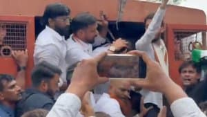 రాజ్ భవన్ వద్ద కాంగ్రెస్ నేతల అరెస్ట్