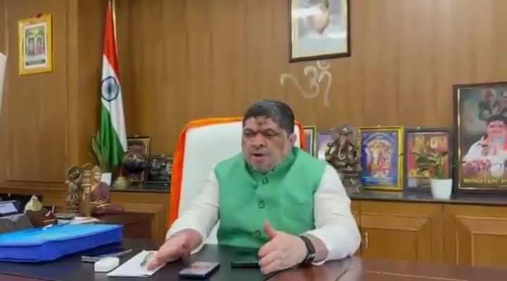 గ్రామాల్లో బతుకమ్మ వేడుకలకు పకడ్బందీ ఏర్పాట్లు చేయాలి: పొన్నం