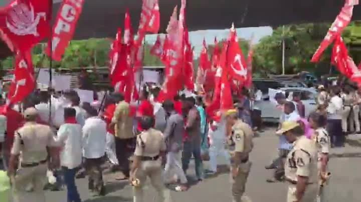 ట్యాంక్‌బండ్ వద్ద సీపీఐ ఆందోళన