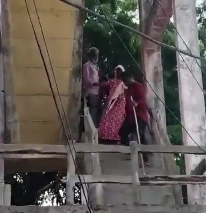న్యాయం చేయాలంటూ ట్యాంక్ ఎక్కిన వృద్ధ దంపతులు